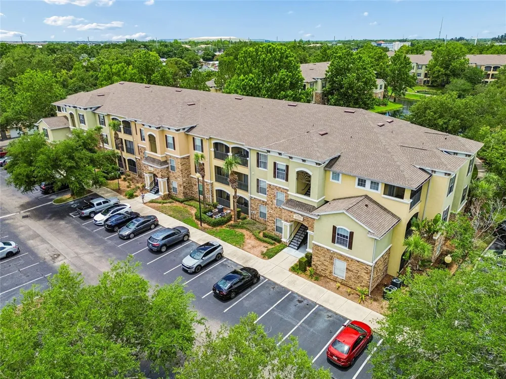 10203 COURTNEY PALMS BOULEVARD #103 Tampa, FL 33619