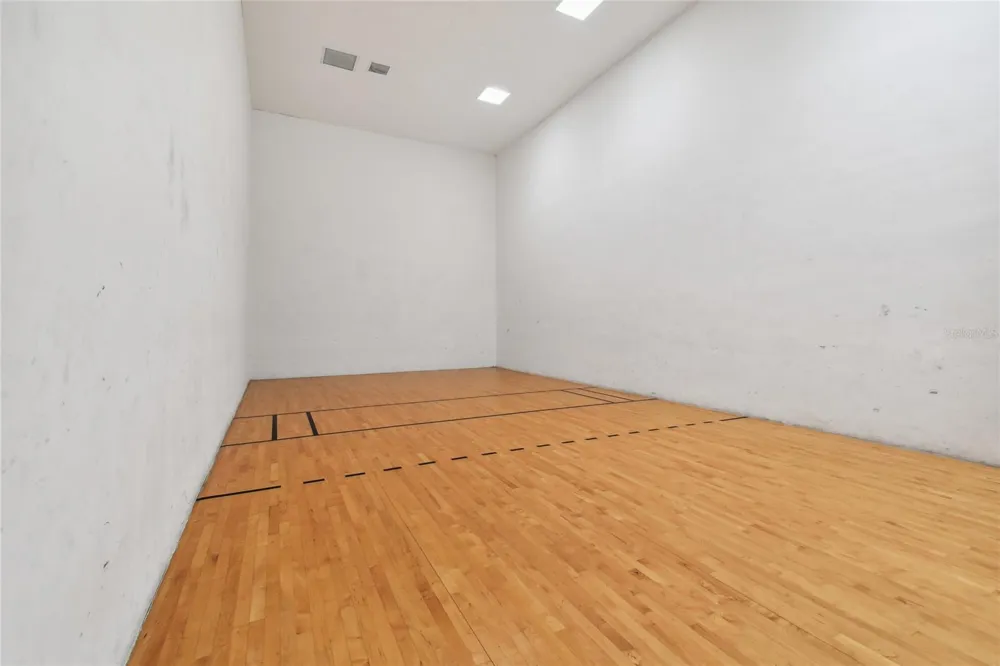 10203 COURTNEY PALMS BOULEVARD #103 Tampa, FL 33619