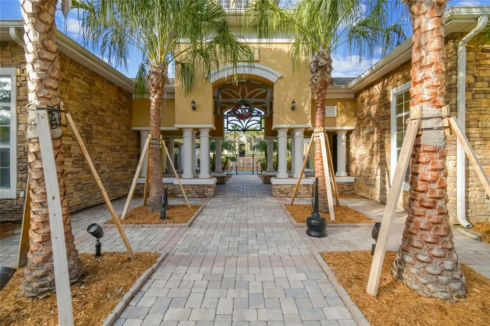 10203 COURTNEY PALMS BOULEVARD #103 Tampa, FL 33619