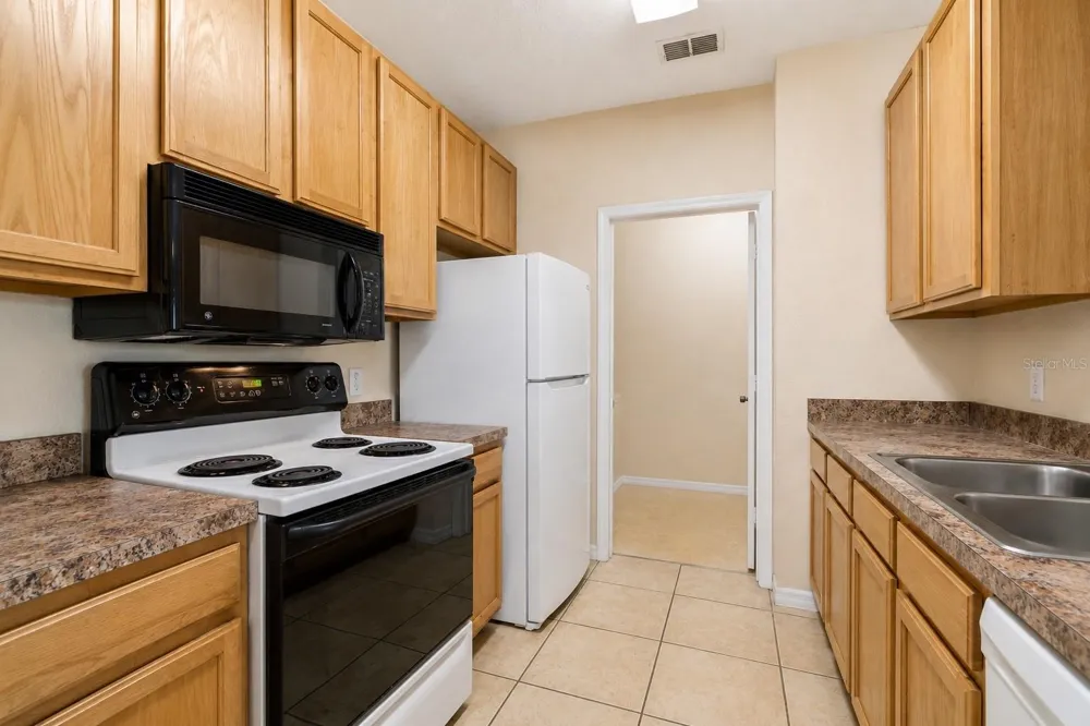 10203 COURTNEY PALMS BOULEVARD #103 Tampa, FL 33619