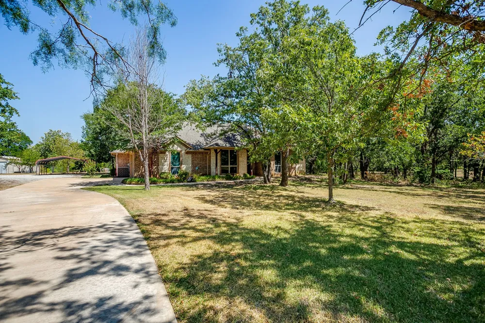 205 Niki Road Paradise, TX 76073