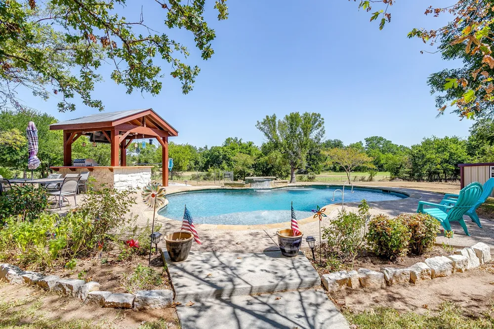 205 Niki Road Paradise, TX 76073