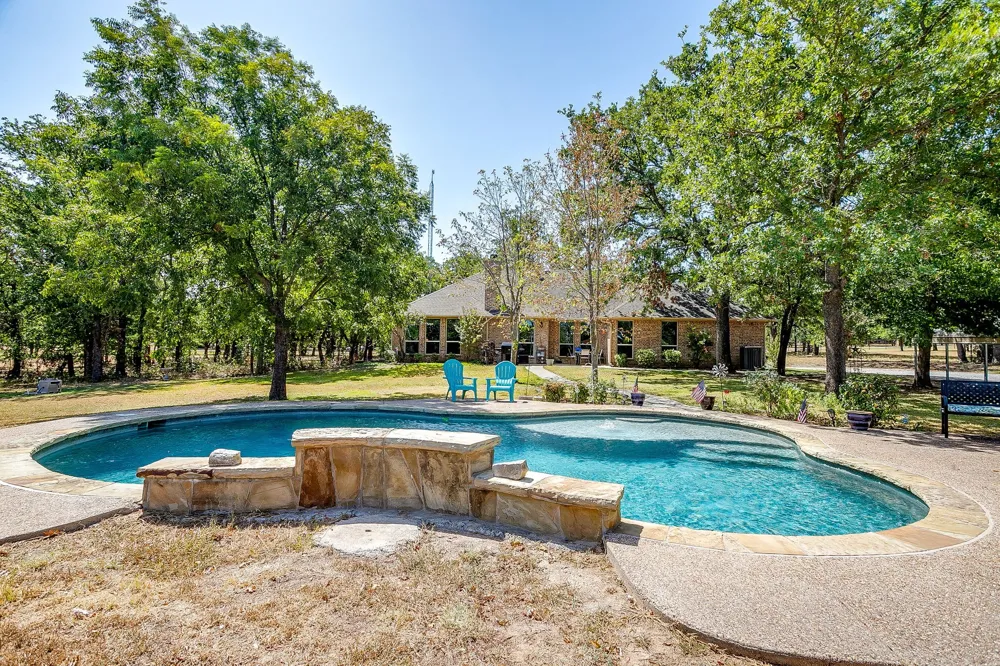 205 Niki Road Paradise, TX 76073