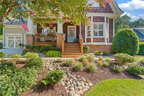 536 Peachtree Oak Drive