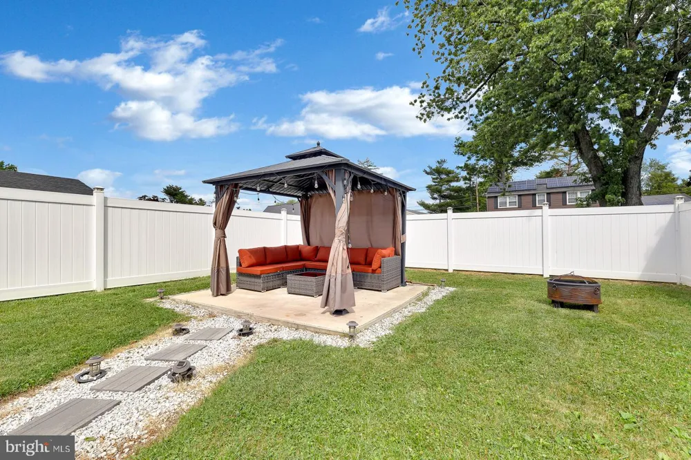 2 HARRINGTON CIRCLE Willingboro, NJ 08046