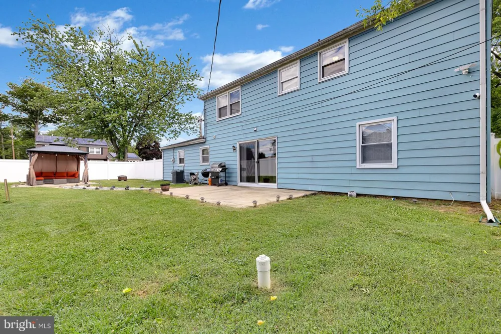 2 HARRINGTON CIRCLE Willingboro, NJ 08046