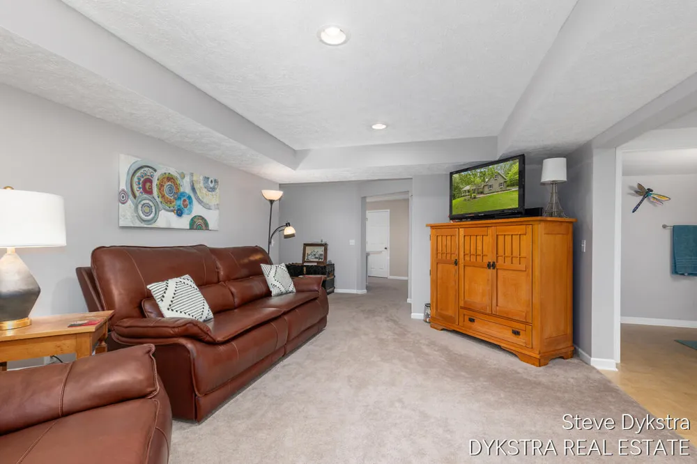 6200 Back Forty Drive NE Belmont, MI 49306