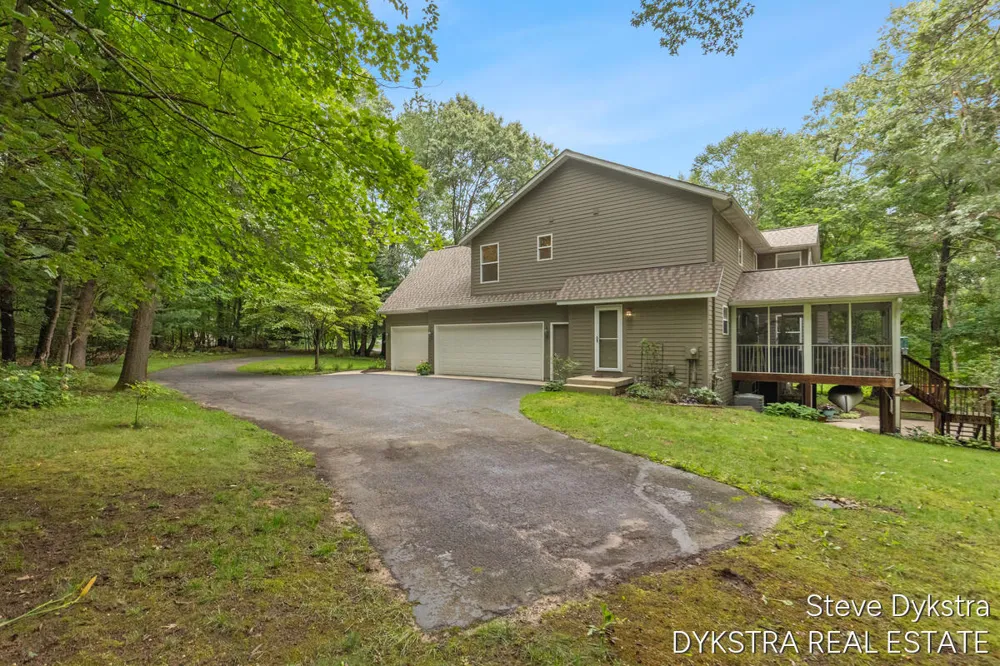 6200 Back Forty Drive NE Belmont, MI 49306