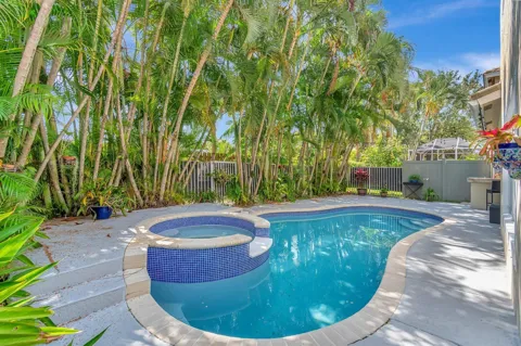 6788 Hendry Drive