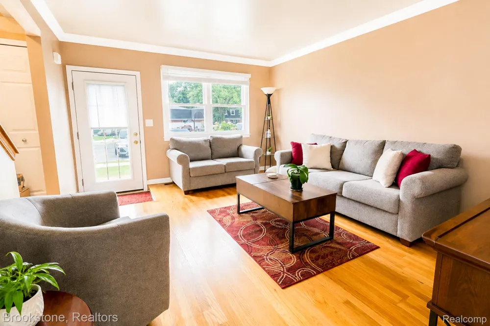45737 Kensington Utica City, MI 48317