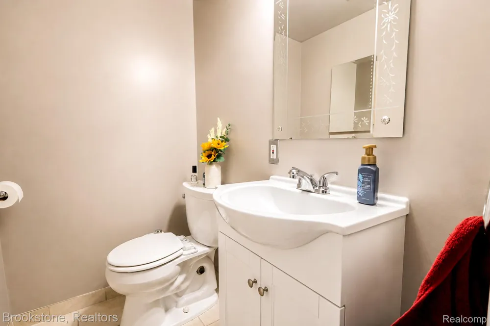45737 Kensington Utica City, MI 48317