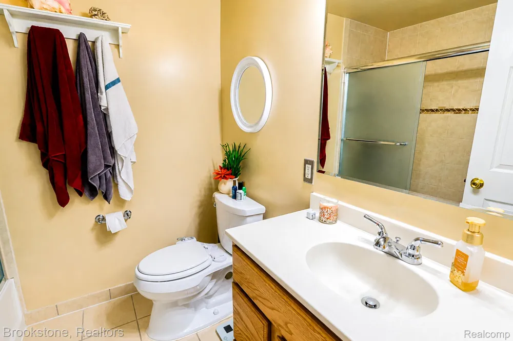 45737 Kensington Utica City, MI 48317