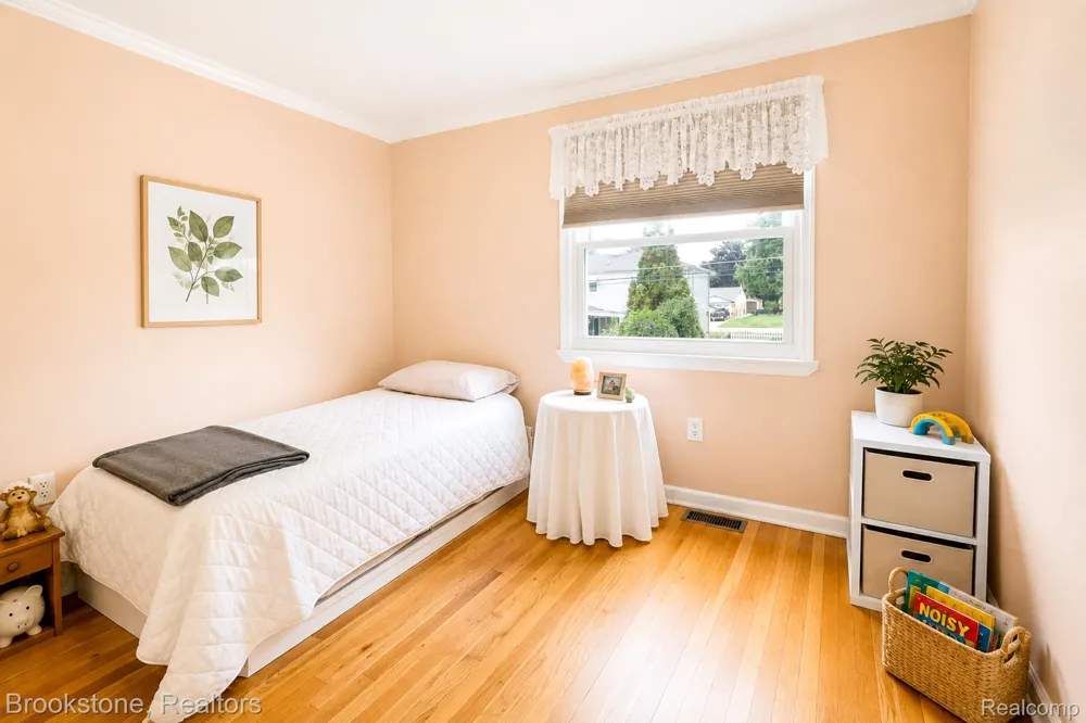 45737 Kensington Utica City, MI 48317