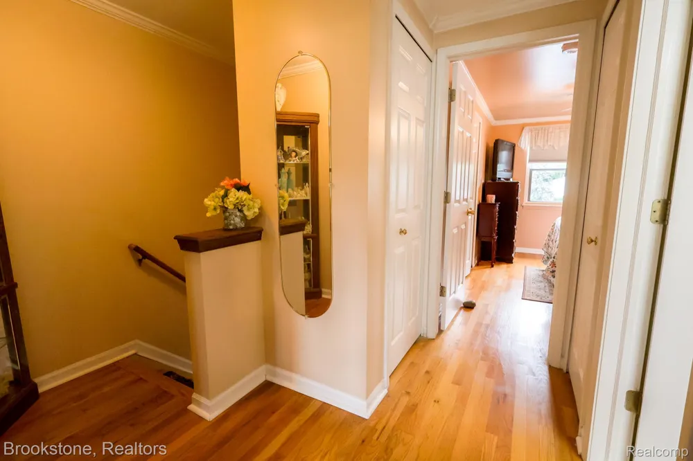 45737 Kensington Utica City, MI 48317