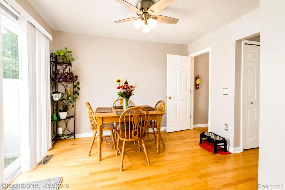 45737 Kensington Utica City, MI 48317