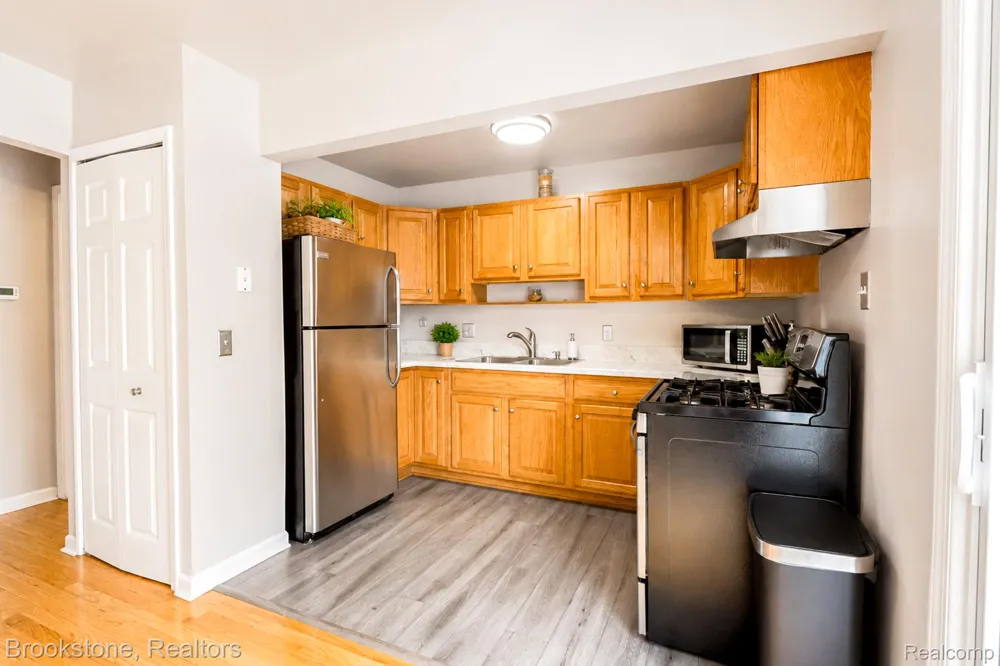 45737 Kensington Utica City, MI 48317