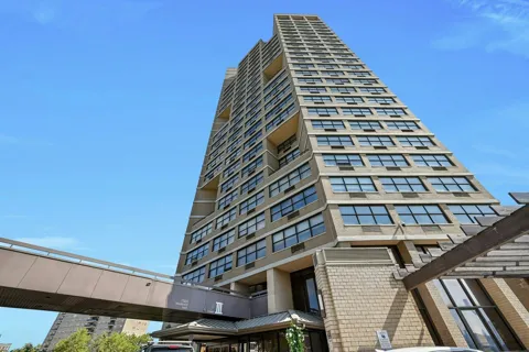 7004 BLVD EAST
