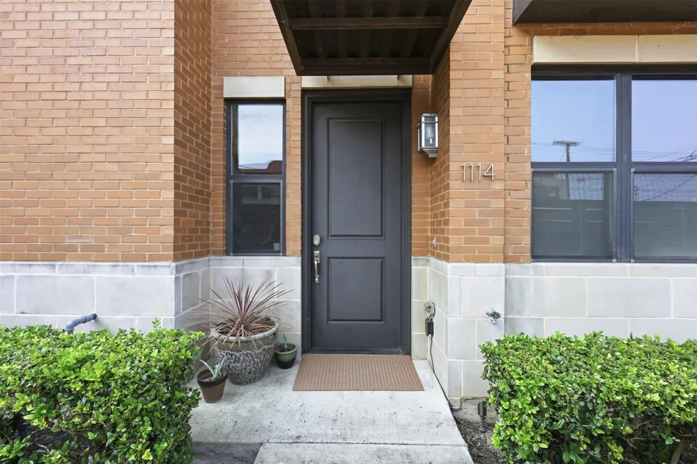 1114 S Adams Street Fort Worth, TX 76104