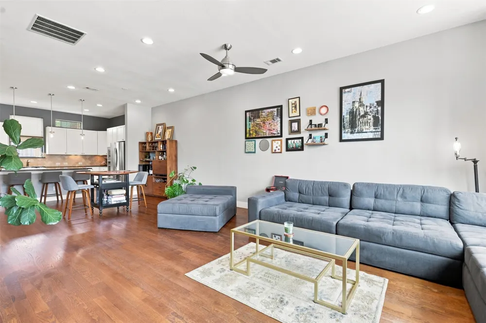 1114 S Adams Street Fort Worth, TX 76104
