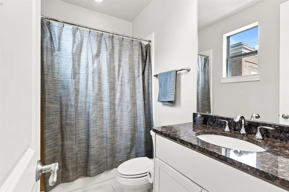 1114 S Adams Street Fort Worth, TX 76104