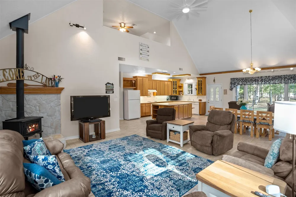 2846 Palo Gaucho Crossing Hemphill, TX 75948