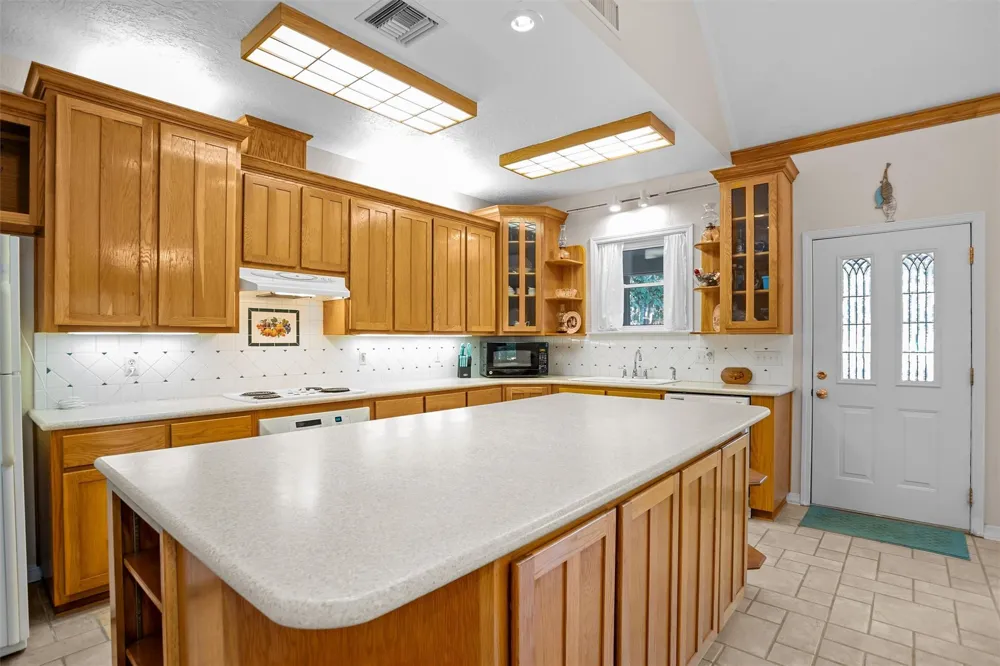 2846 Palo Gaucho Crossing Hemphill, TX 75948