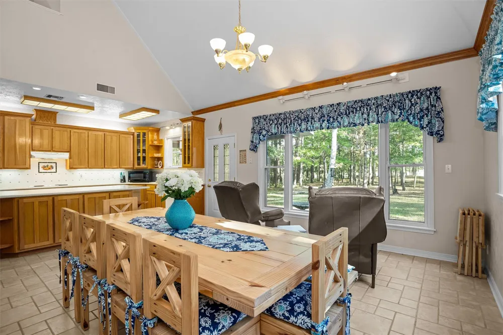 2846 Palo Gaucho Crossing Hemphill, TX 75948