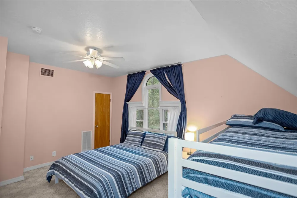 2846 Palo Gaucho Crossing Hemphill, TX 75948