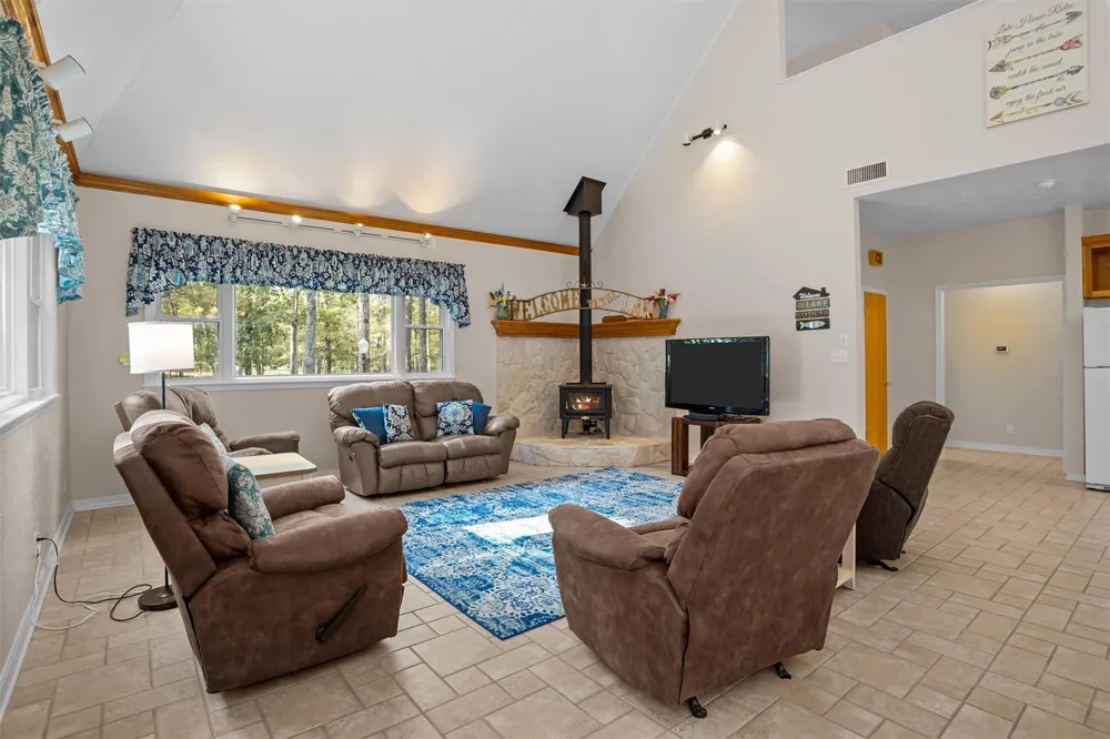 2846 Palo Gaucho Crossing Hemphill, TX 75948