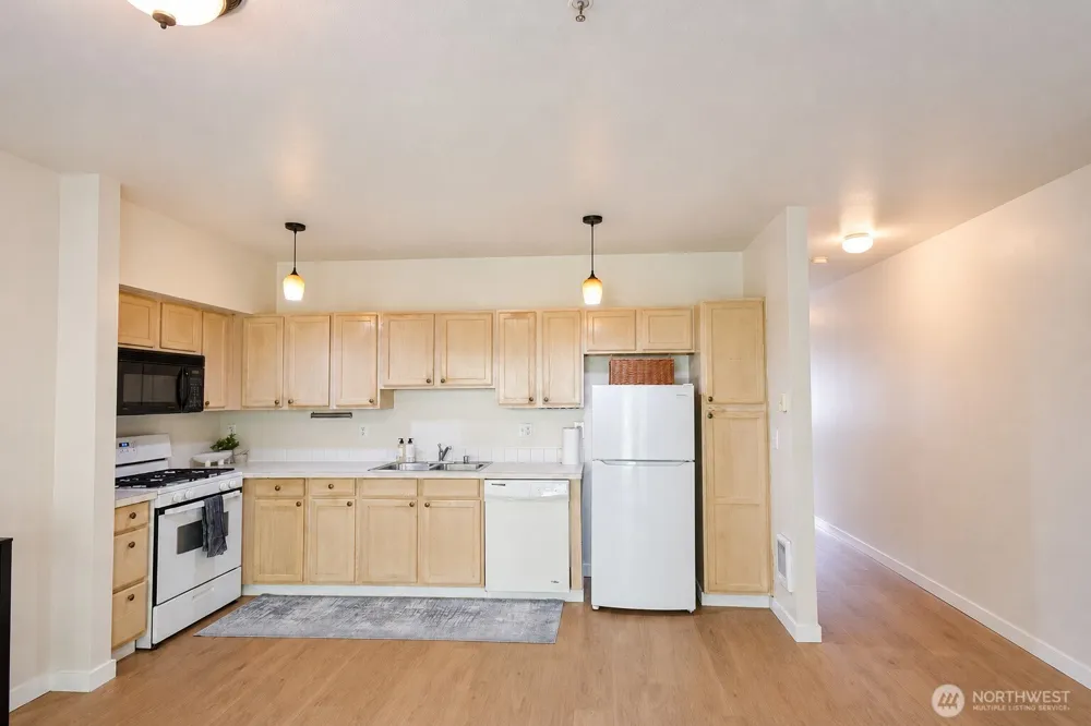 31900 104th Avenue SE #E105 Auburn, WA 98092