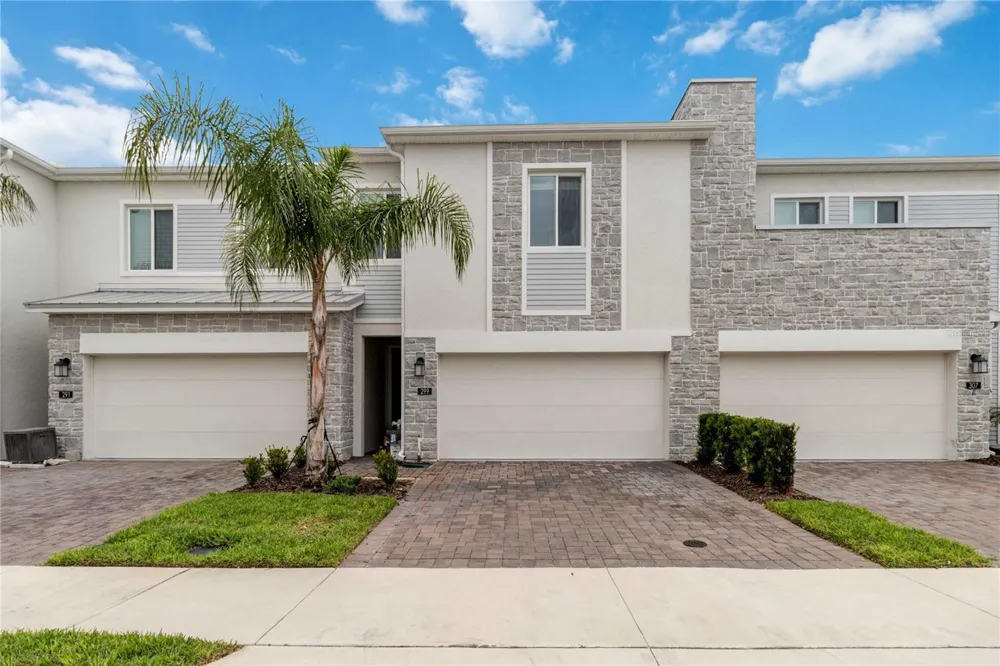 299 NINE IRON DRIVE Davenport, FL 33896