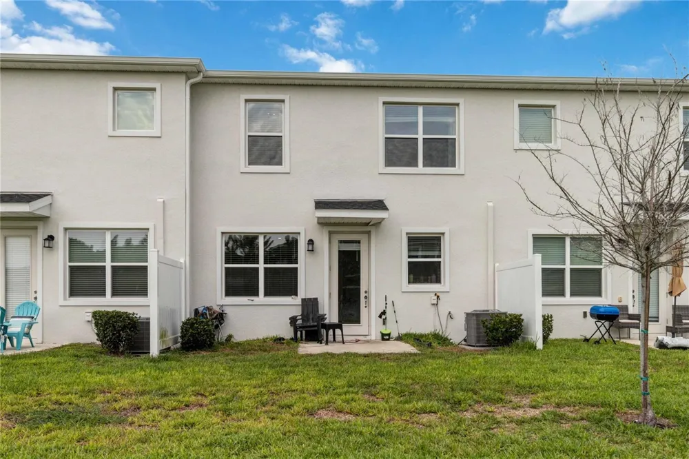 299 NINE IRON DRIVE Davenport, FL 33896