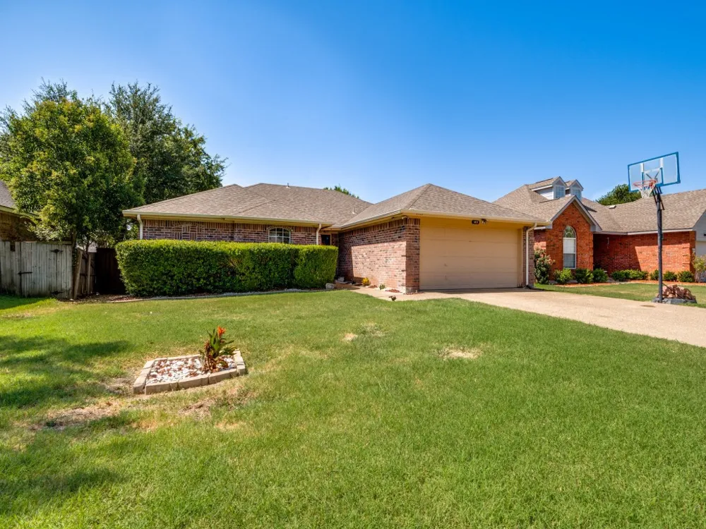 1413 Mockingbird Lane DeSoto, TX 75115