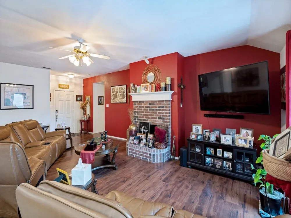 1413 Mockingbird Lane DeSoto, TX 75115