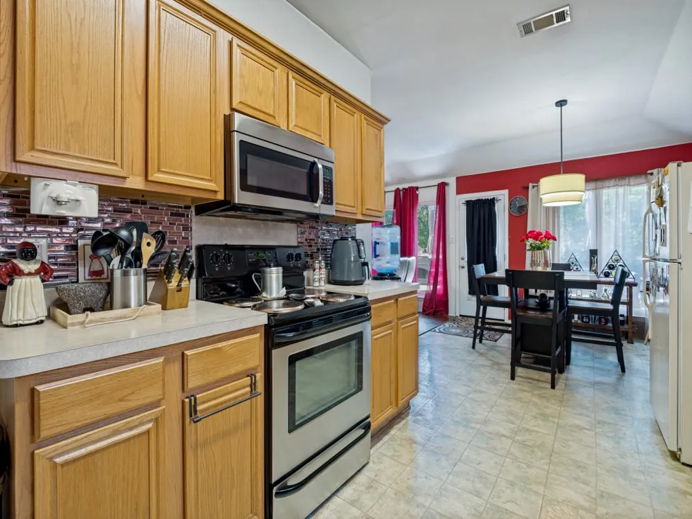 1413 Mockingbird Lane DeSoto, TX 75115