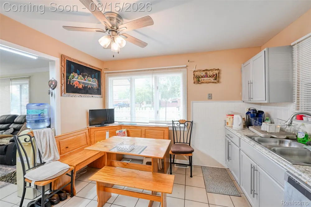 1579 Dulong Avenue Madison Heights City, MI 48071