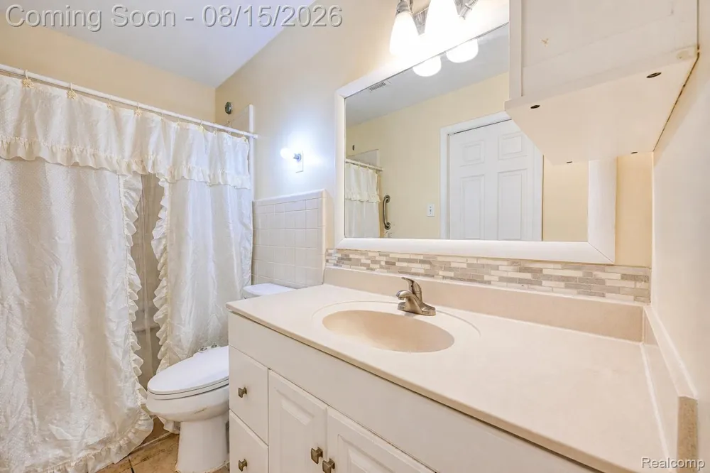 1579 Dulong Avenue Madison Heights City, MI 48071