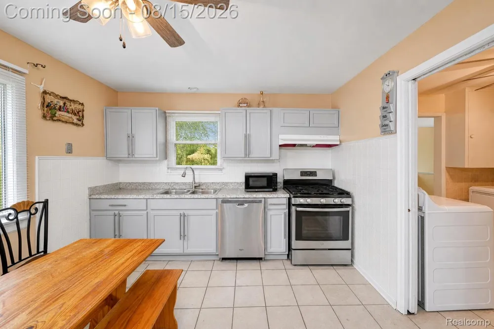 1579 Dulong Avenue Madison Heights City, MI 48071
