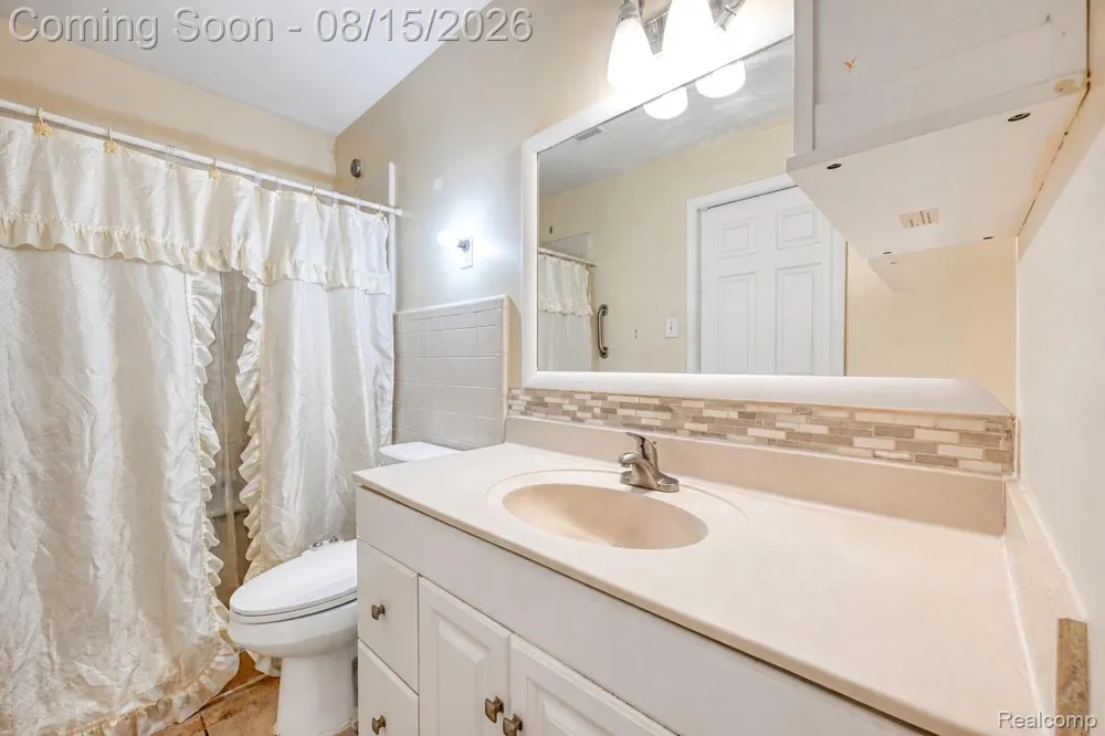 1579 Dulong Avenue Madison Heights City, MI 48071
