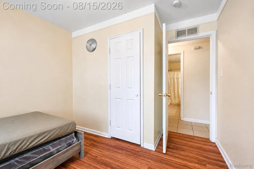 1579 Dulong Avenue Madison Heights City, MI 48071