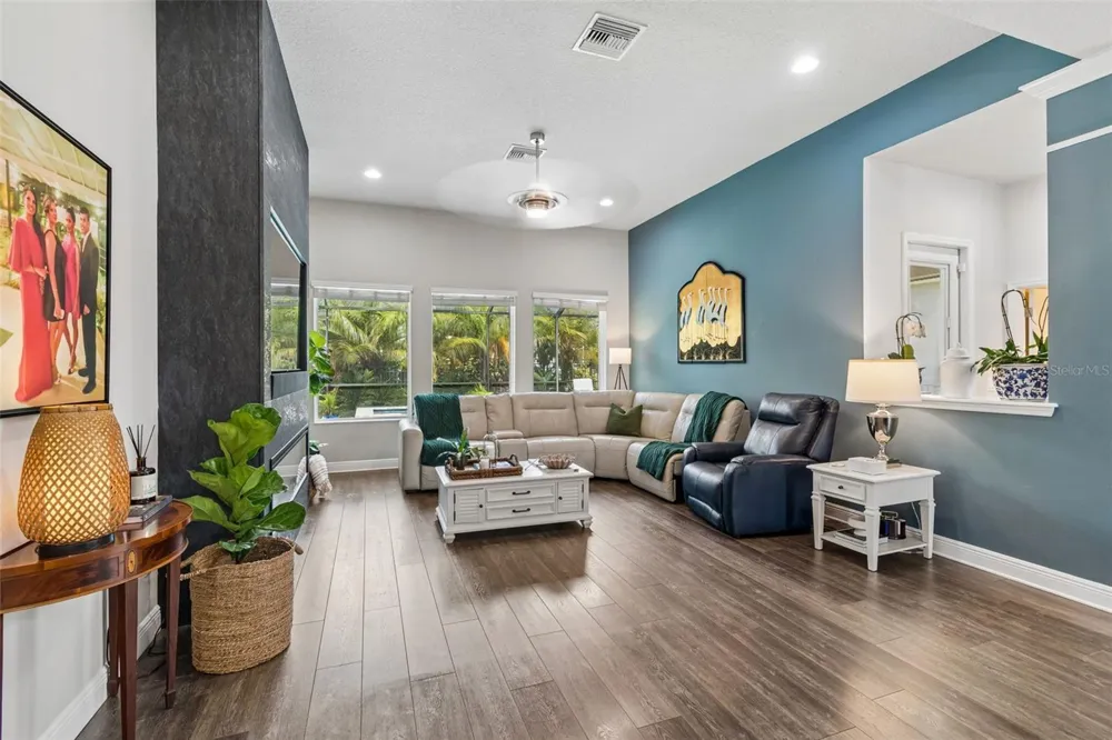 6323 HAVENSPORT DRIVE Apollo Beach, FL 33572