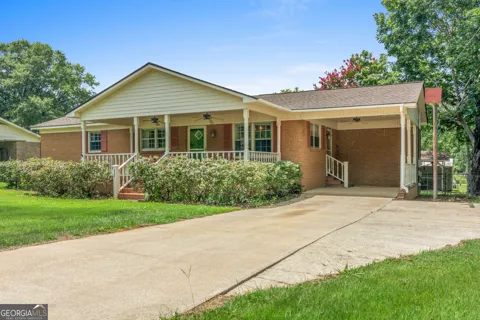 827 Betty ST