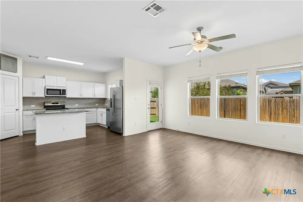 513 Circle Way Jarrell, TX 76537