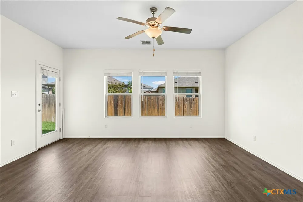 513 Circle Way Jarrell, TX 76537