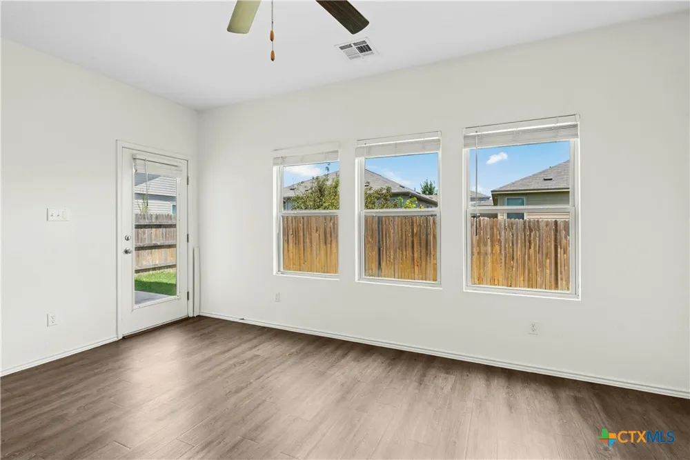 513 Circle Way Jarrell, TX 76537