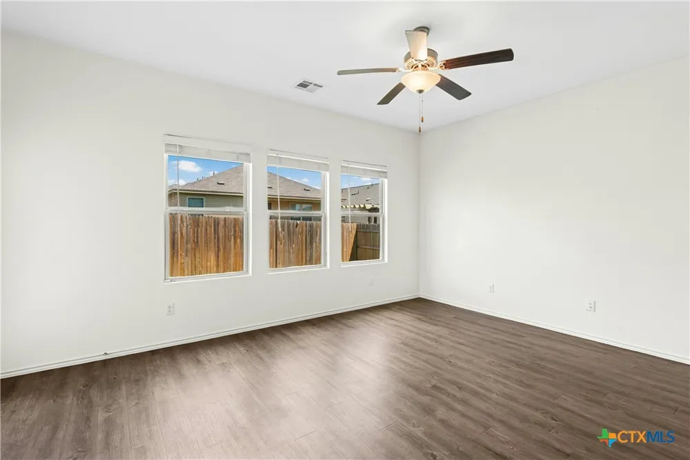 513 Circle Way Jarrell, TX 76537