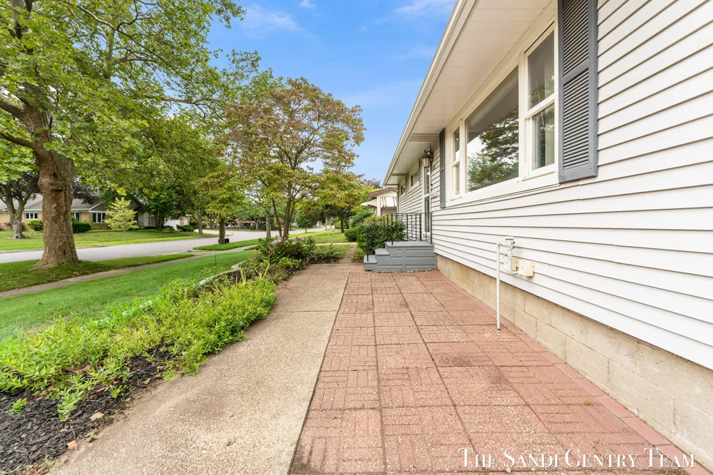 1015 Taylor Avenue Grand Haven, MI 49417