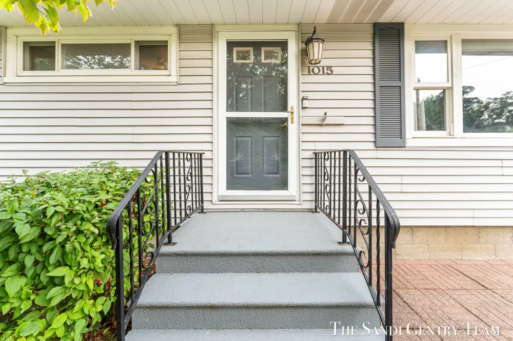 1015 Taylor Avenue Grand Haven, MI 49417