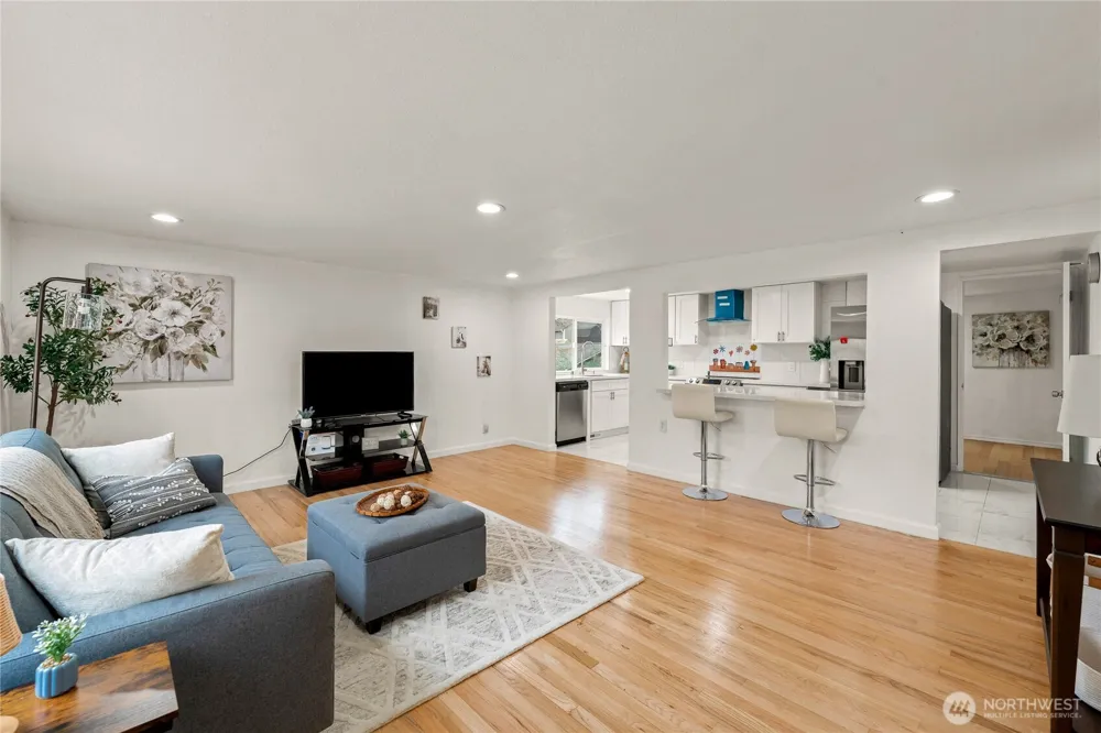 819 SW 134th Street SW Burien, WA 98146