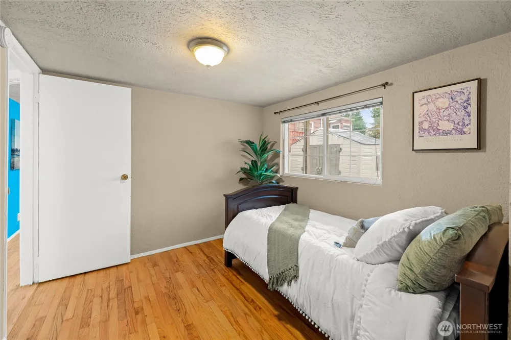819 SW 134th Street SW Burien, WA 98146